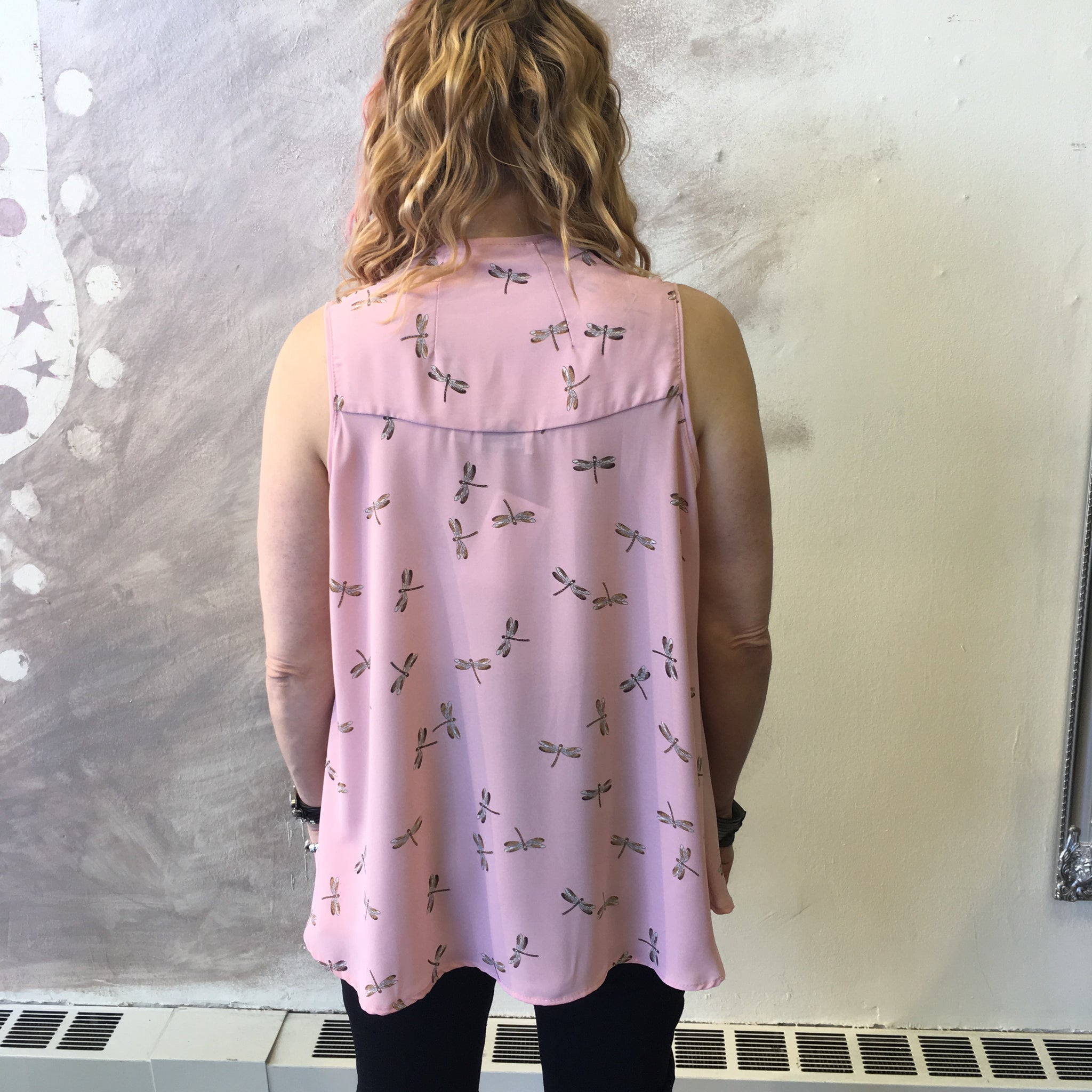 Model shows pink dragonfly print Empress top from behind in size small and is 5'5" tall